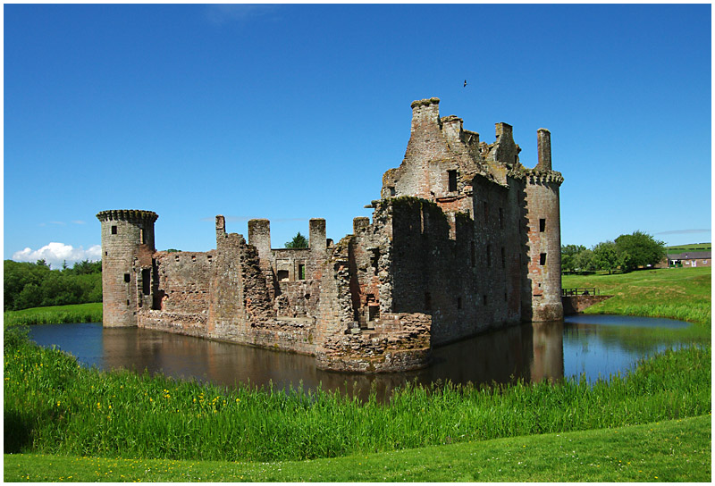 017 Caerlaverock 800px.jpg