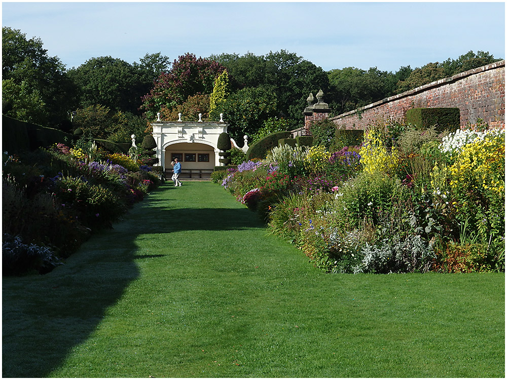 017 Herbaceous Border.jpg