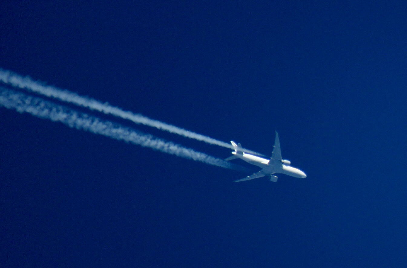 With few planes flying and endless blue skies this was a rare sight back in April