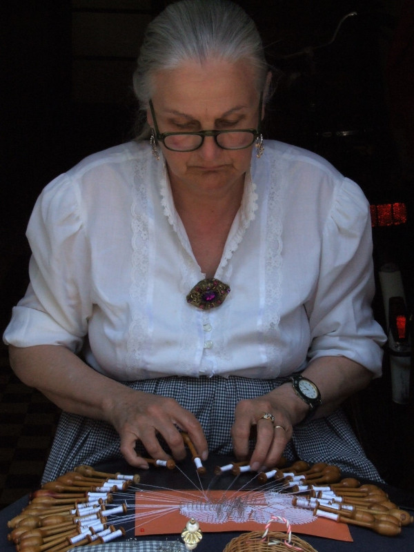 Lacemaker in Bruges.jpg